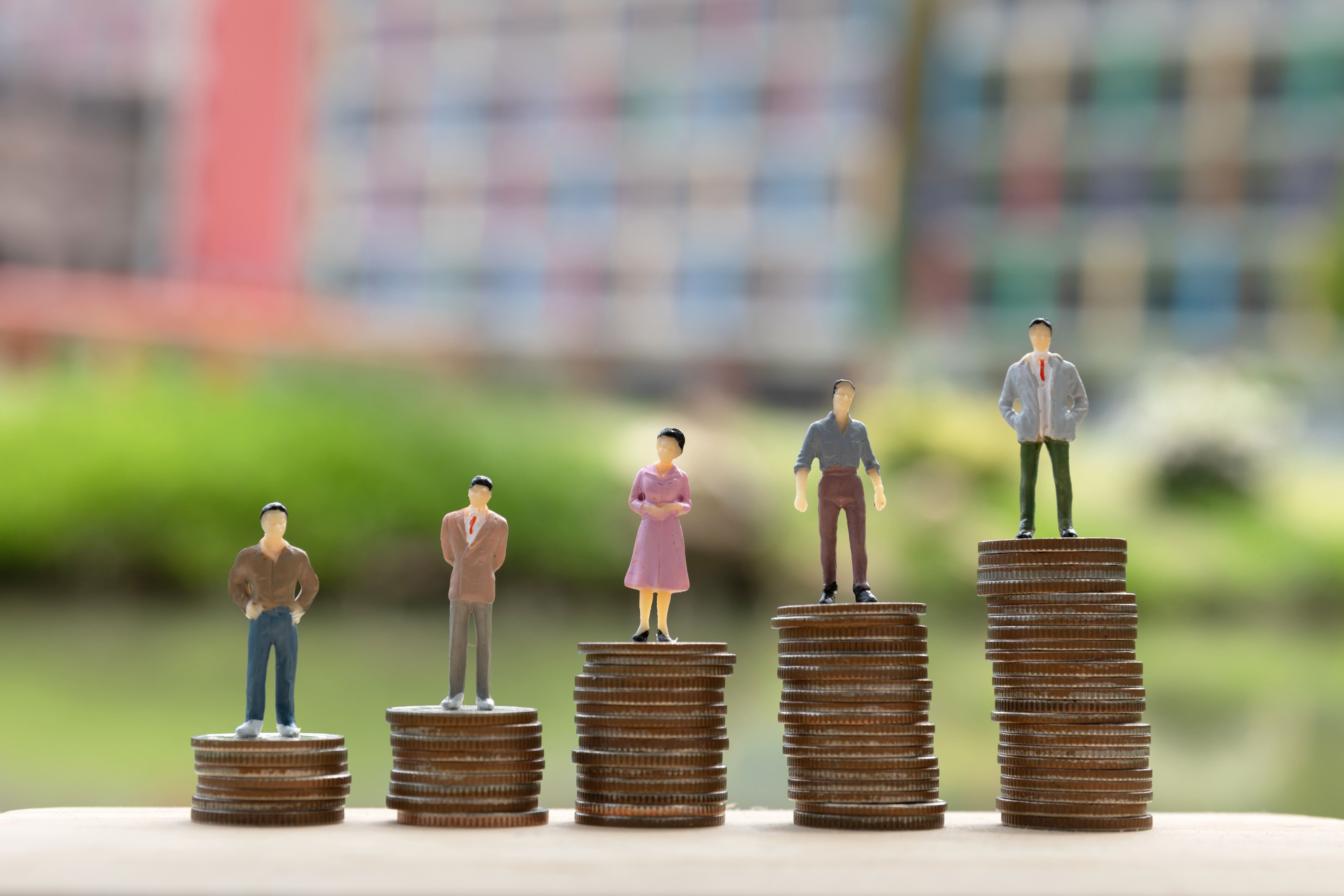 How Virtual CFOs Support Funding Rounds and Investment Negotiations for Scaling Businesses?