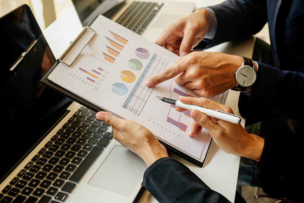 Monthly Financial Review: What to Look For and How CFO-Led MIS Reporting Adds Value