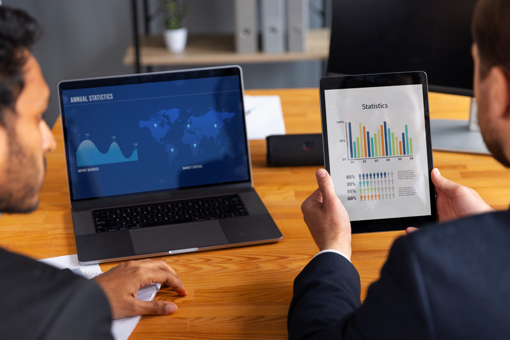 Real-Time CFO Dashboards vs. Monthly MIS Reports: Which Finance Intelligence Model Wins for High-Growth Companies?